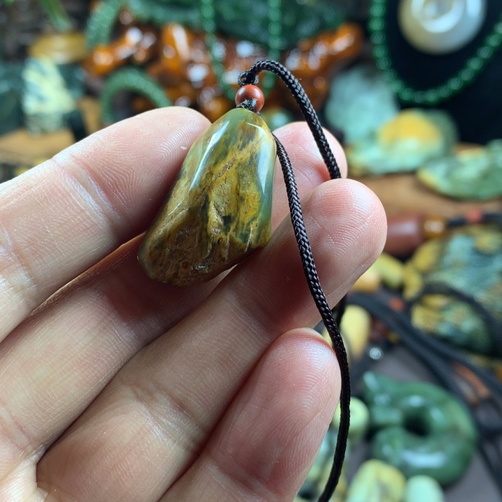 岫岩河磨玉（透闪石质玉）吊坠未镶嵌