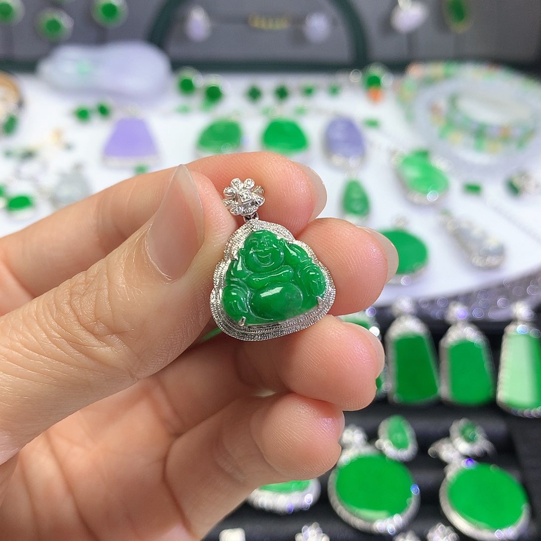 颈饰18K金镶嵌翡翠吊坠