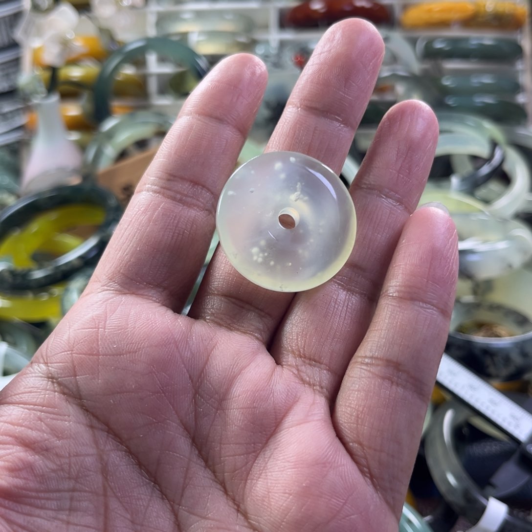 蛇纹石玉颈饰未镶嵌