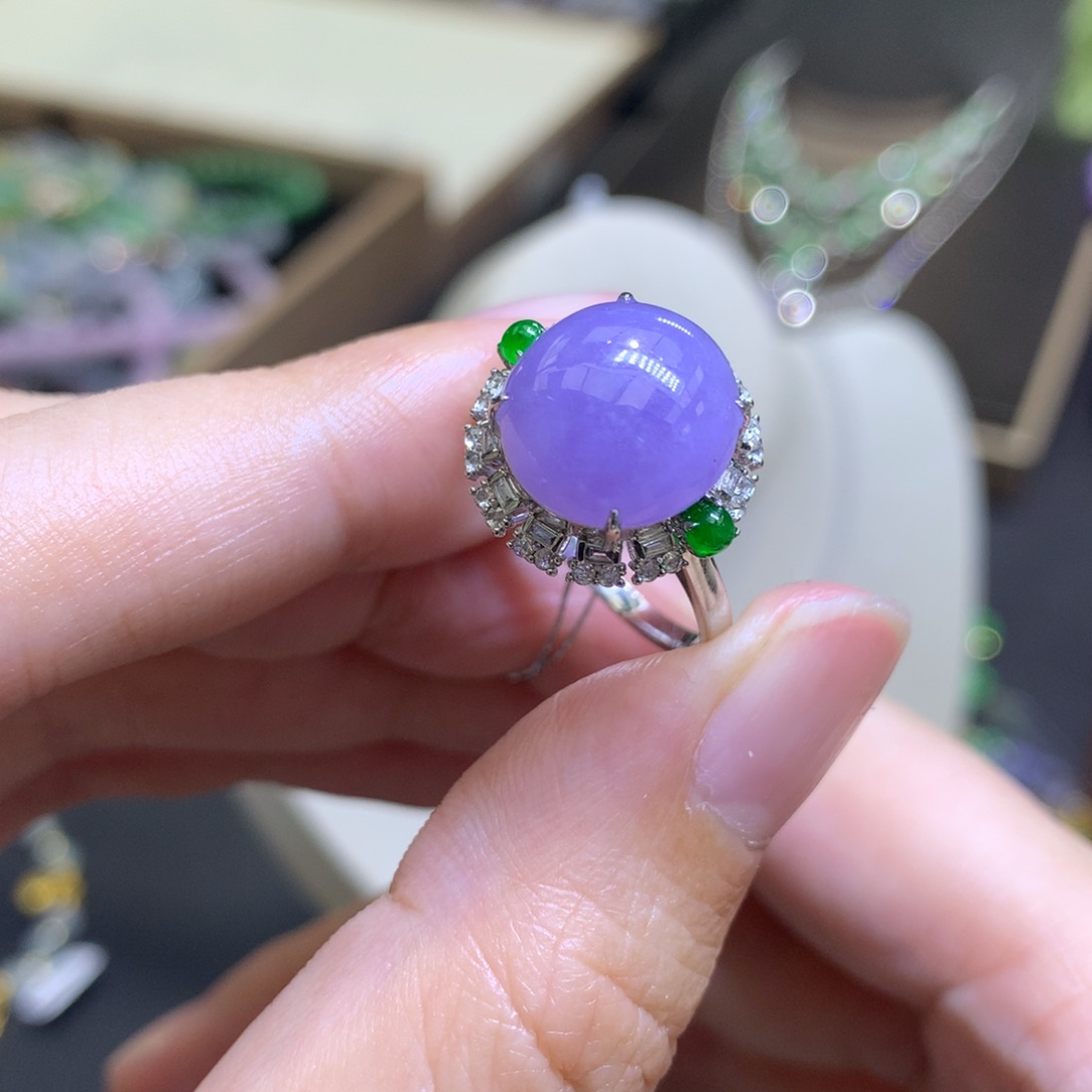 颈饰18K金镶嵌翡翠