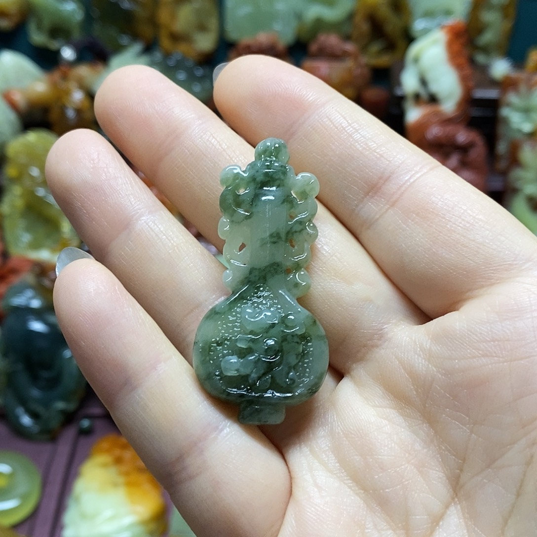 岫玉未镶嵌吊坠(赠链)