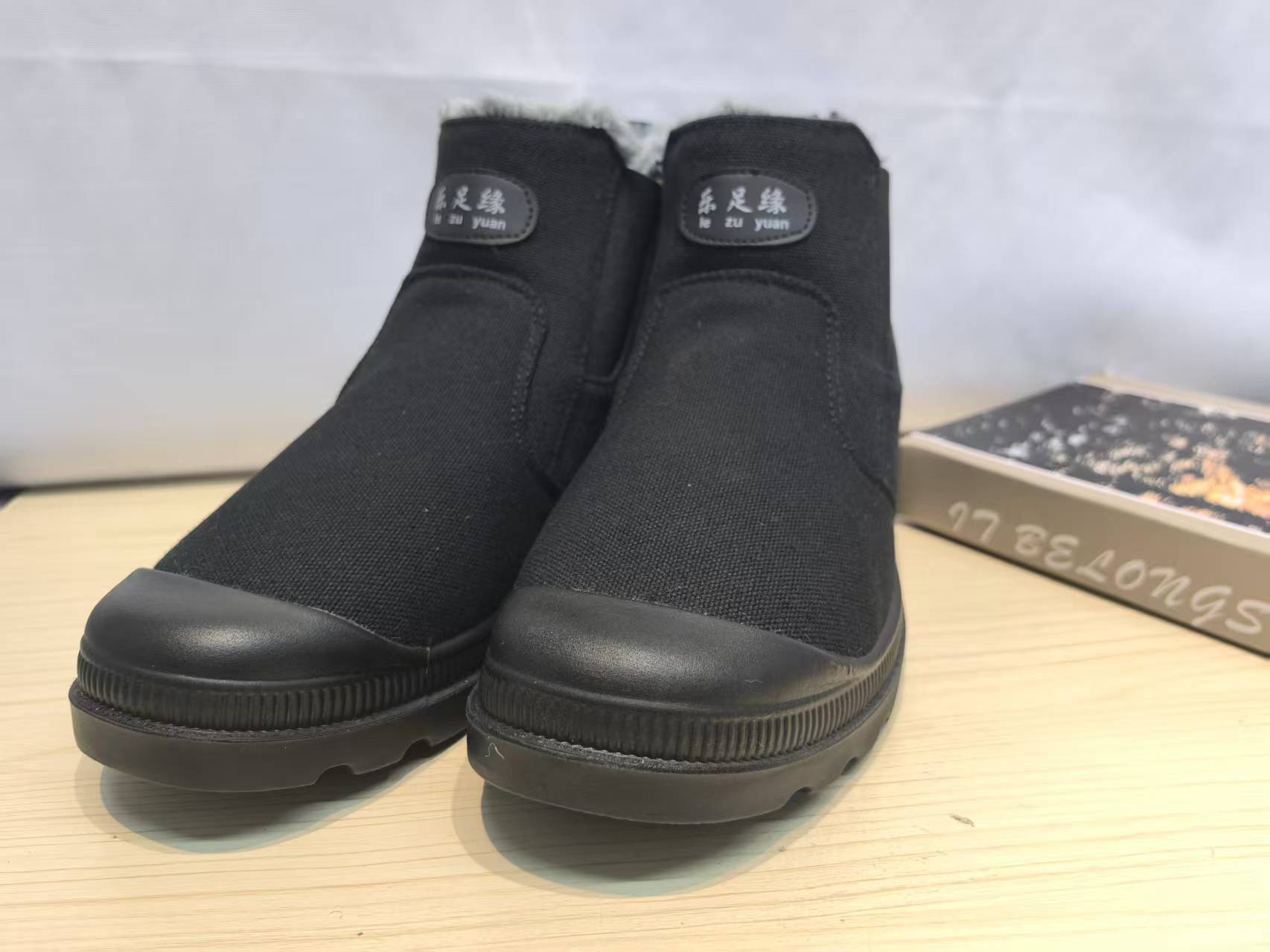 乐足缘保暖马丁靴防尘耐磨雪地靴靴子短靴黑色休闲鞋劳保鞋男鞋