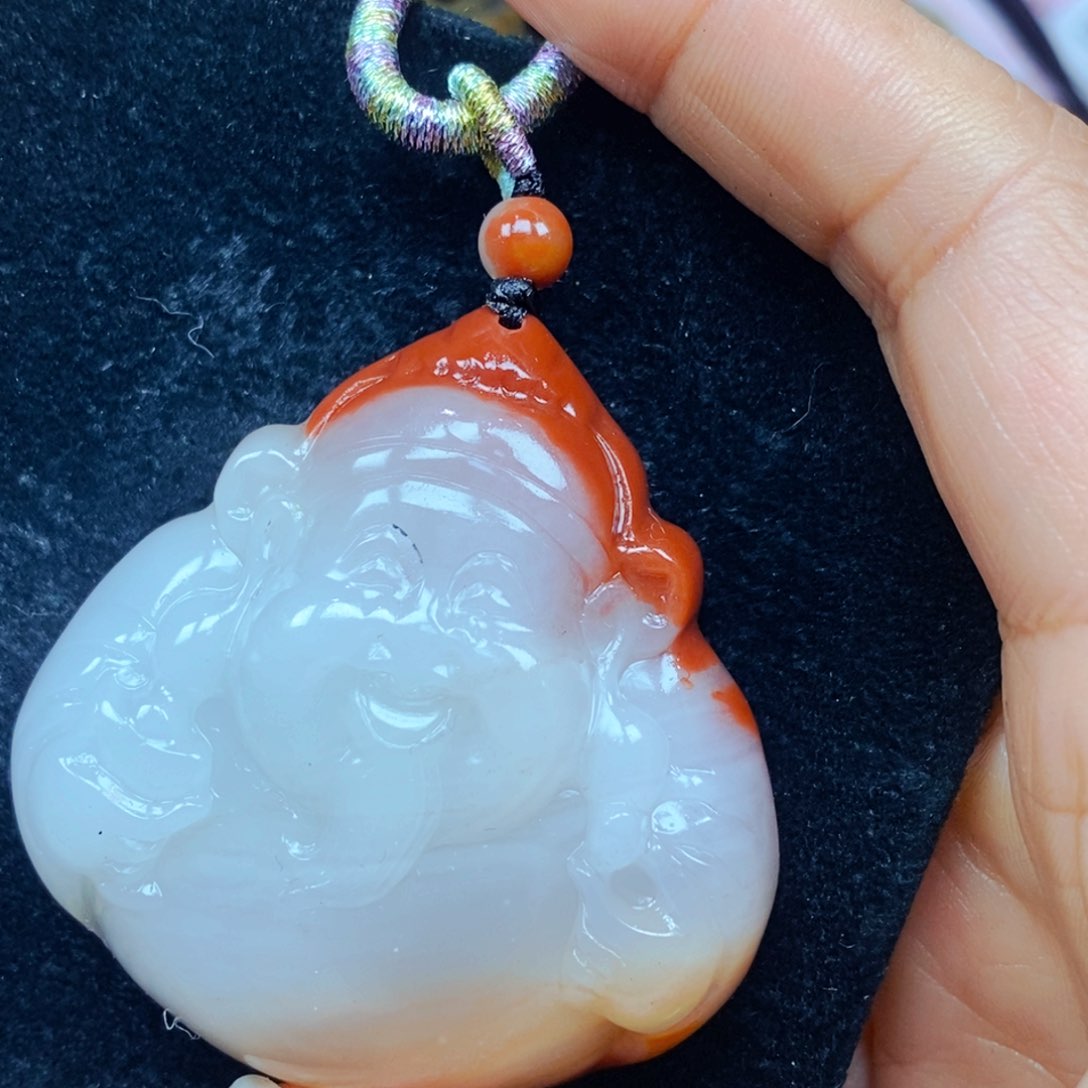 未镶嵌石英质玉（黄龙玉）颈饰