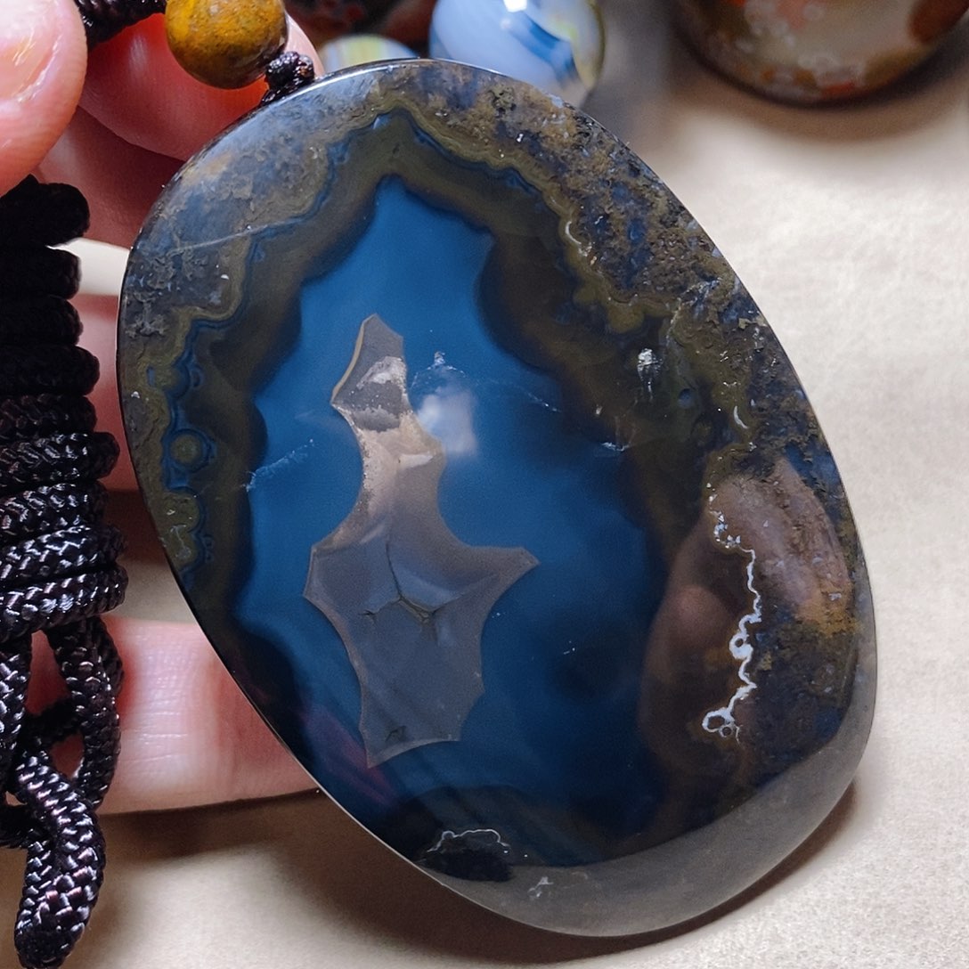 未镶嵌颈饰玛瑙/玉髓心**树