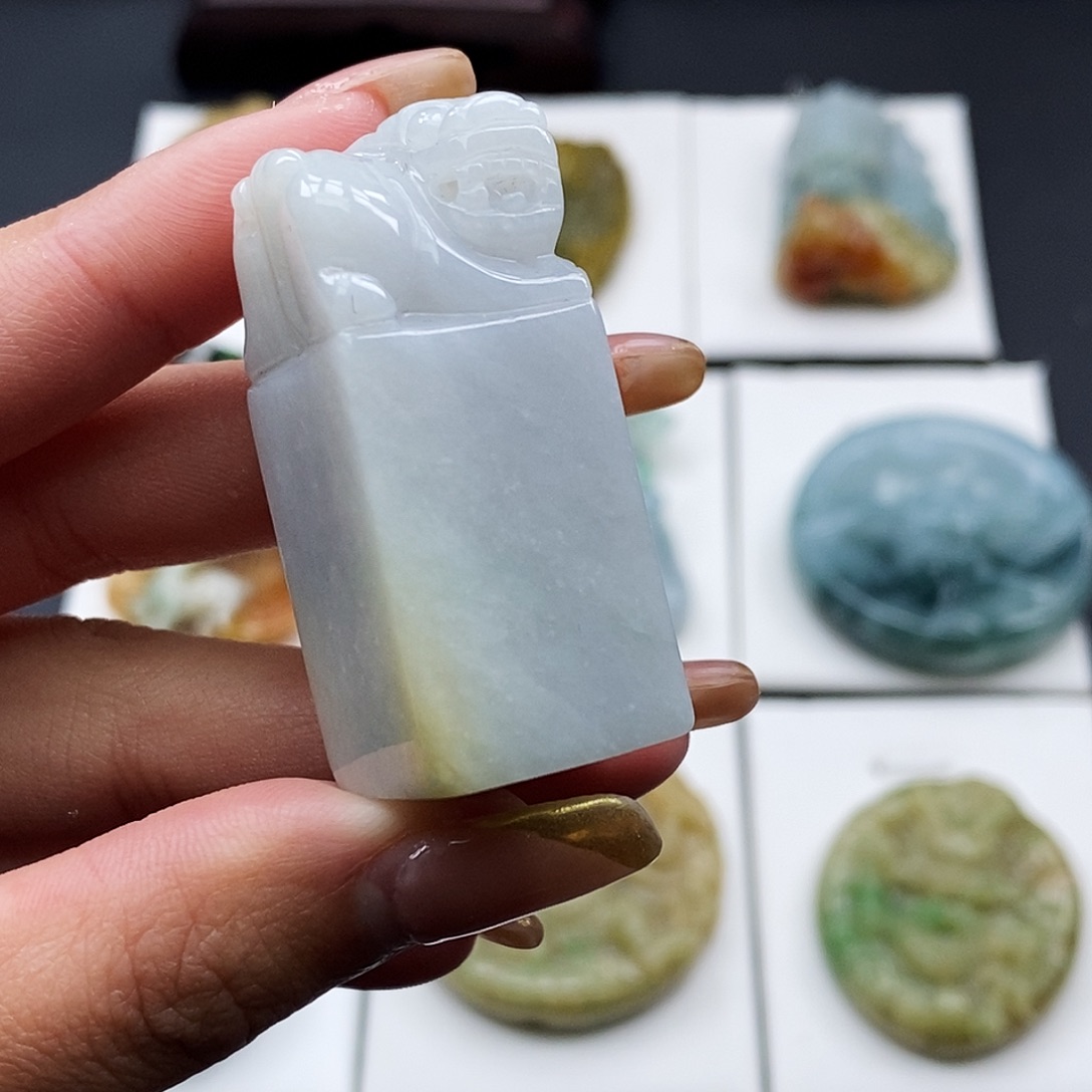 翡翠颈饰未镶嵌翡翠