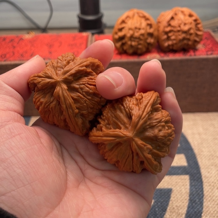 大***复文玩核桃吊坠白狮子