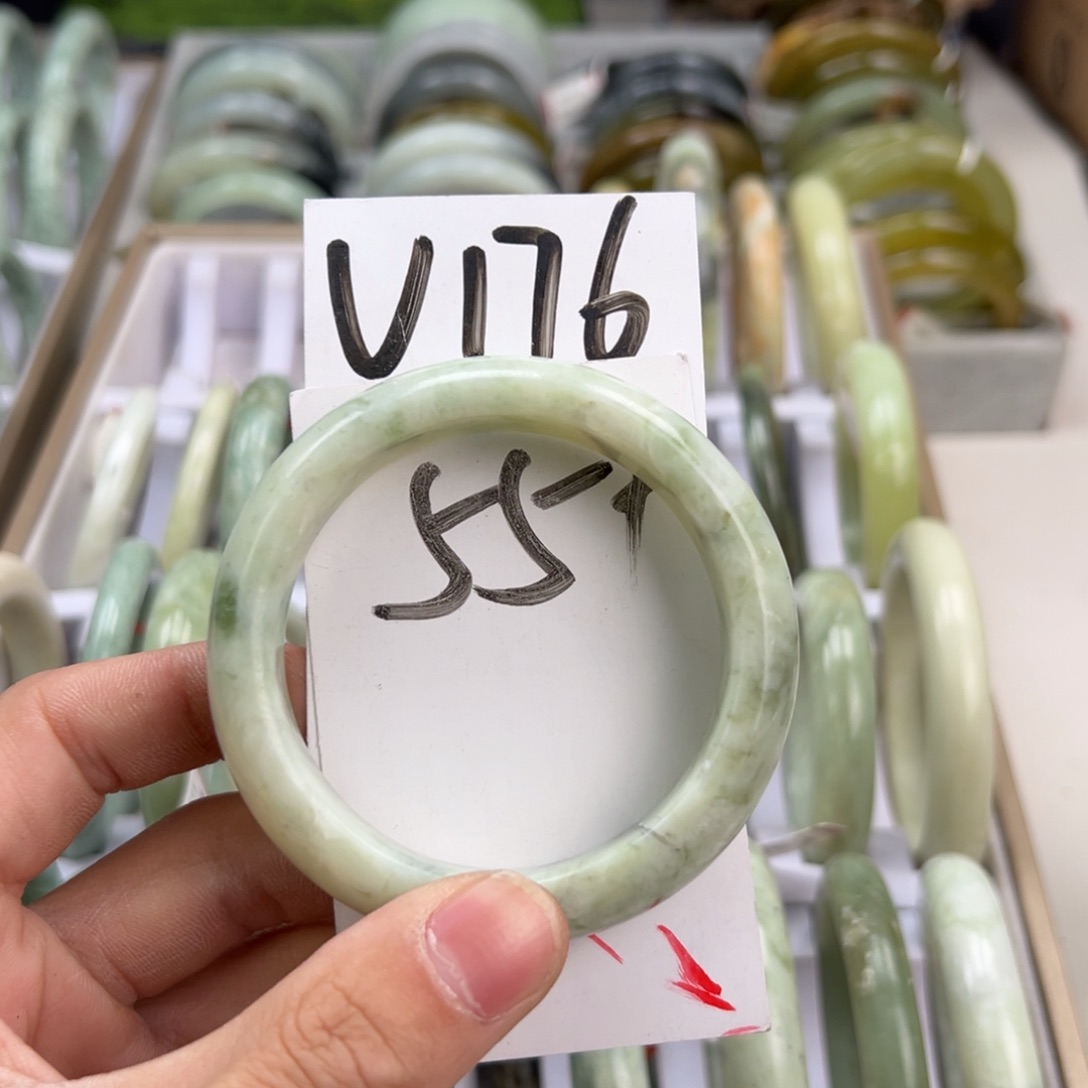 岫玉手镯未镶嵌天然岫玉微瑕