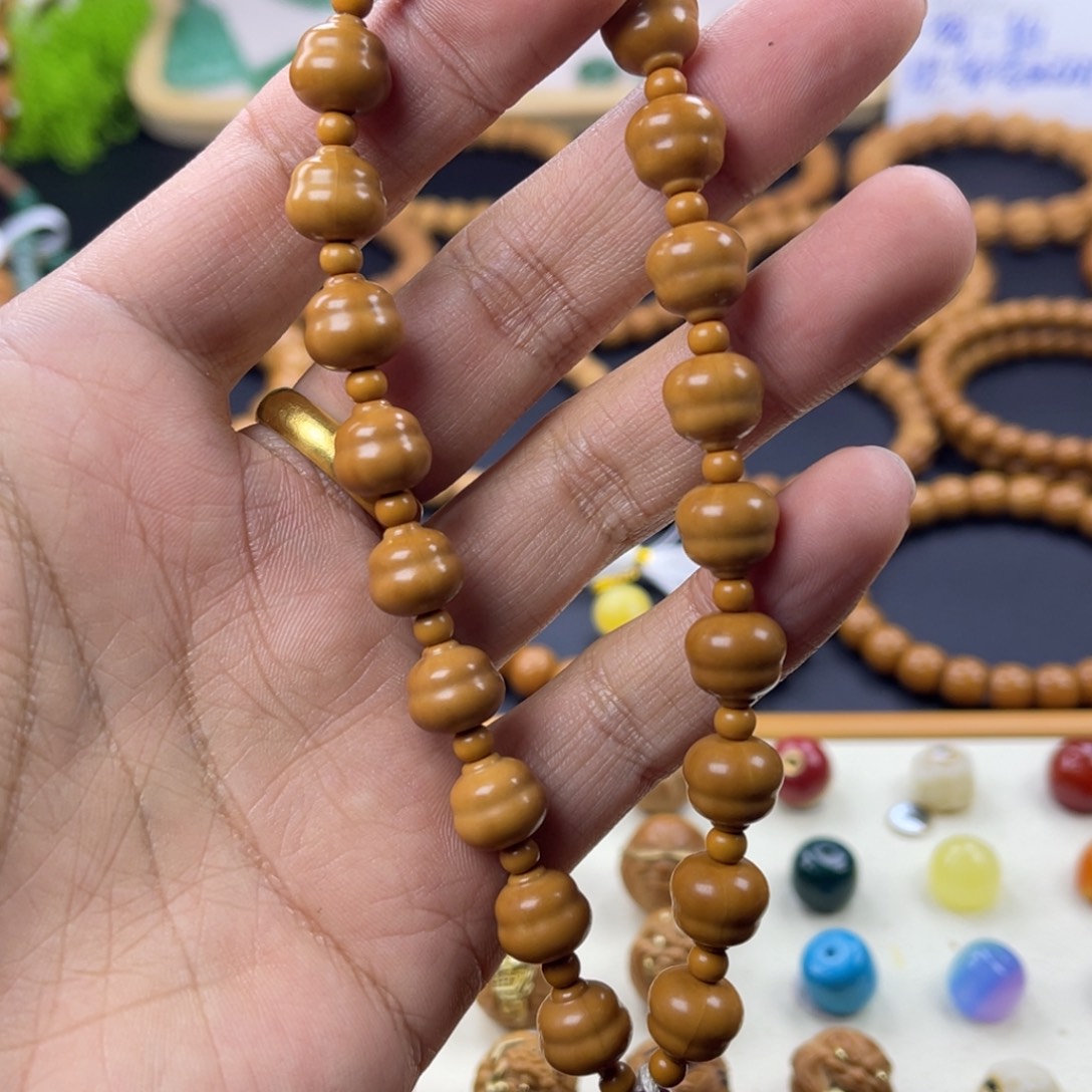 琪****吊坠猴头核桃葫芦