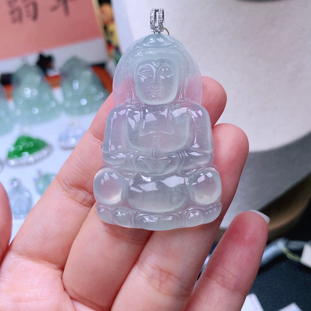 颈饰18K金镶嵌翡翠观音