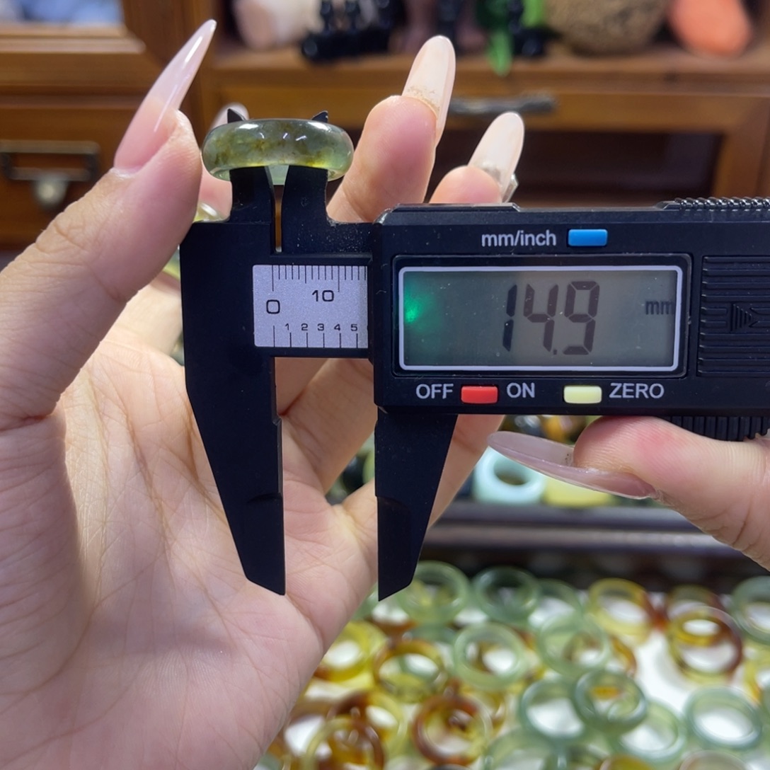 蛇纹石玉未镶嵌手镯24