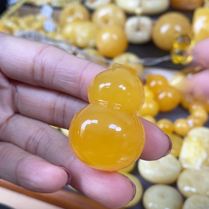 琥珀颈饰未镶嵌葫芦