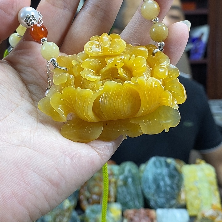 蛇纹石玉未镶嵌颈饰