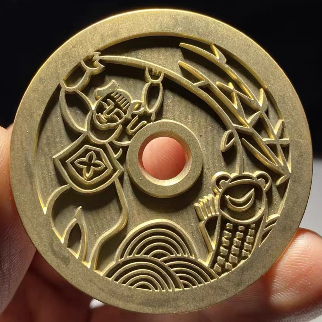 现代工艺品，山鬼背刘海戏金蟾雕母，直径49厚3.0