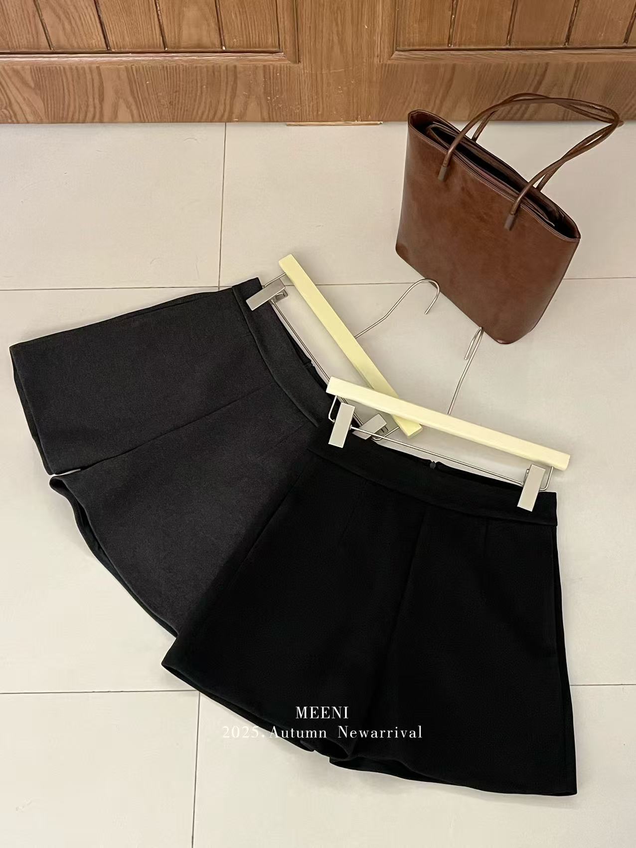米满满-MEENI（1305#）简约高腰百搭毛呢短裤kc