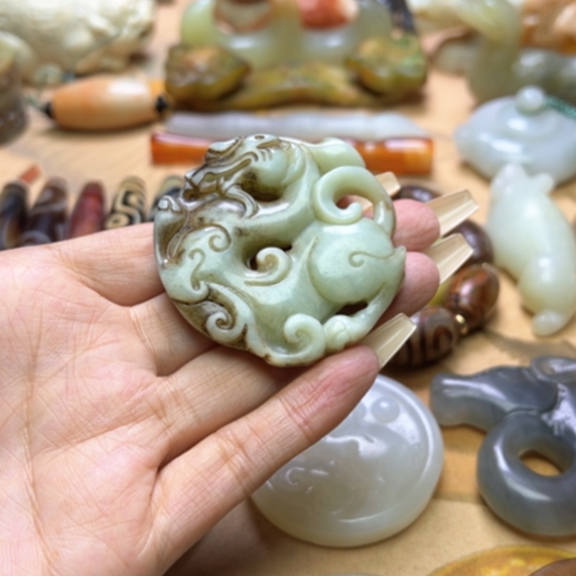 【闪购商品】蛇纹石玉颈饰未镶嵌