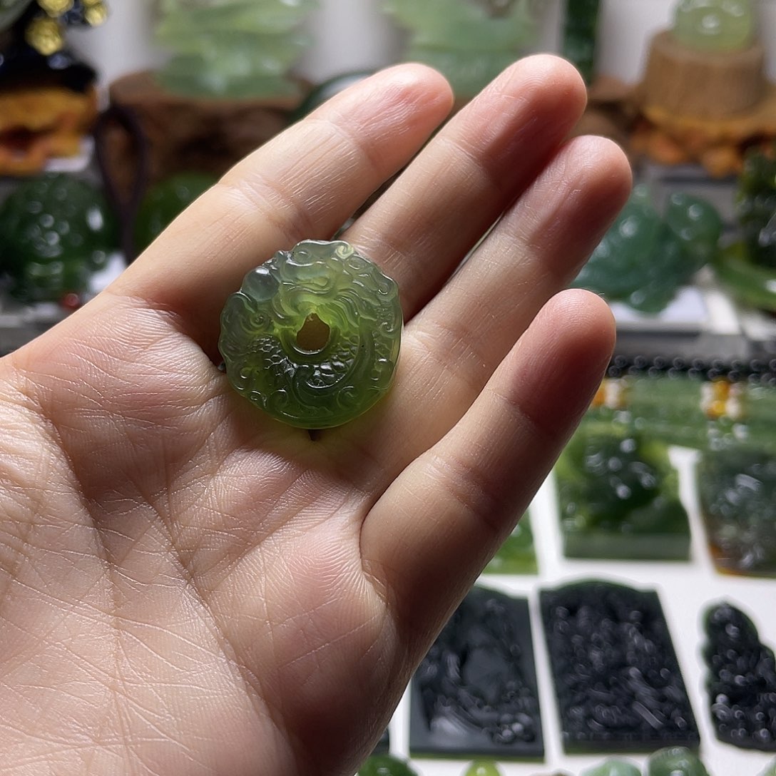 未镶嵌蛇纹石玉颈饰