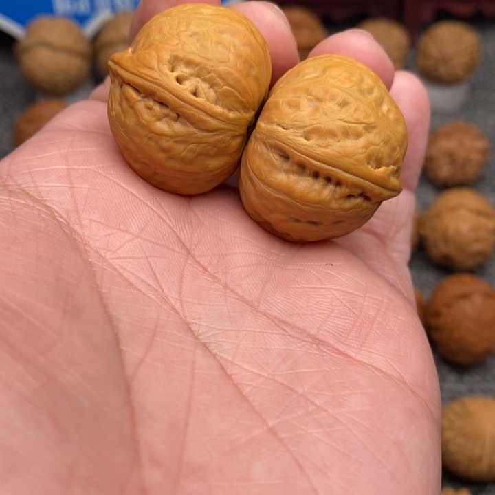 文玩核桃把件火强元宝