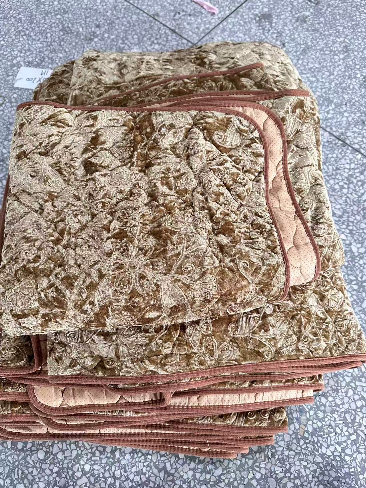 《兵哥外贸》3楼70×185棕色割绒花朵防滑沙发垫 发一个