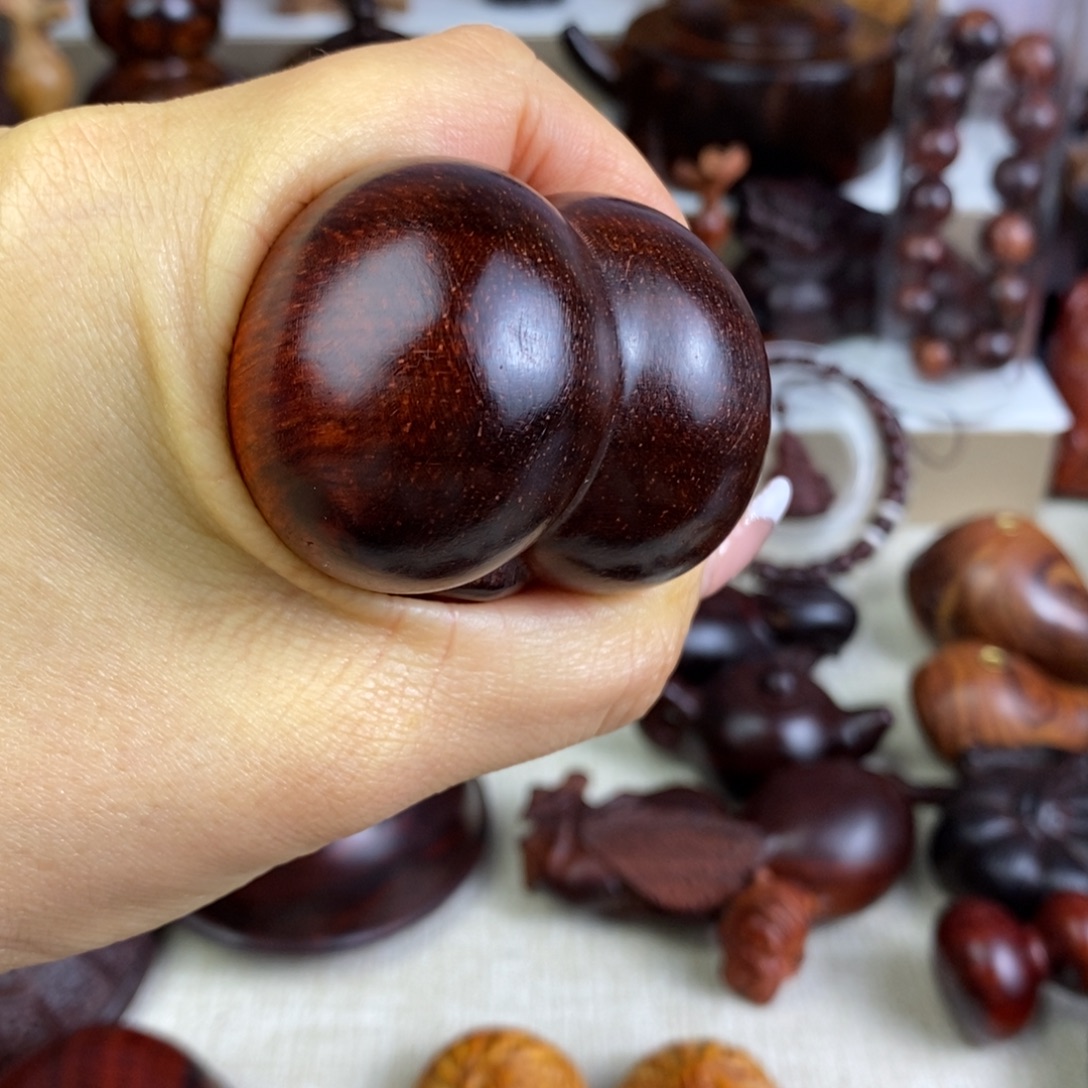 已***置木段光紫檀手把件手把件手球