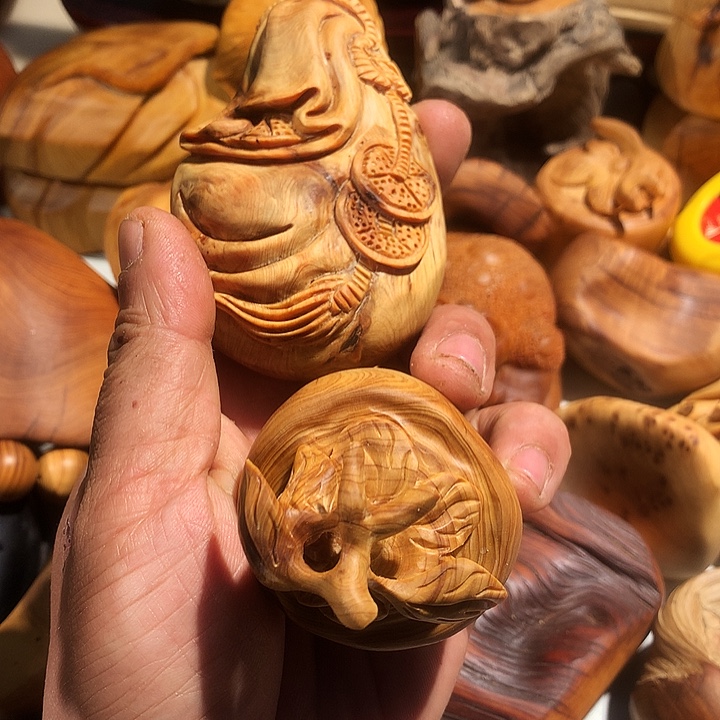 嵩***_香榧木太行崖柏手把件