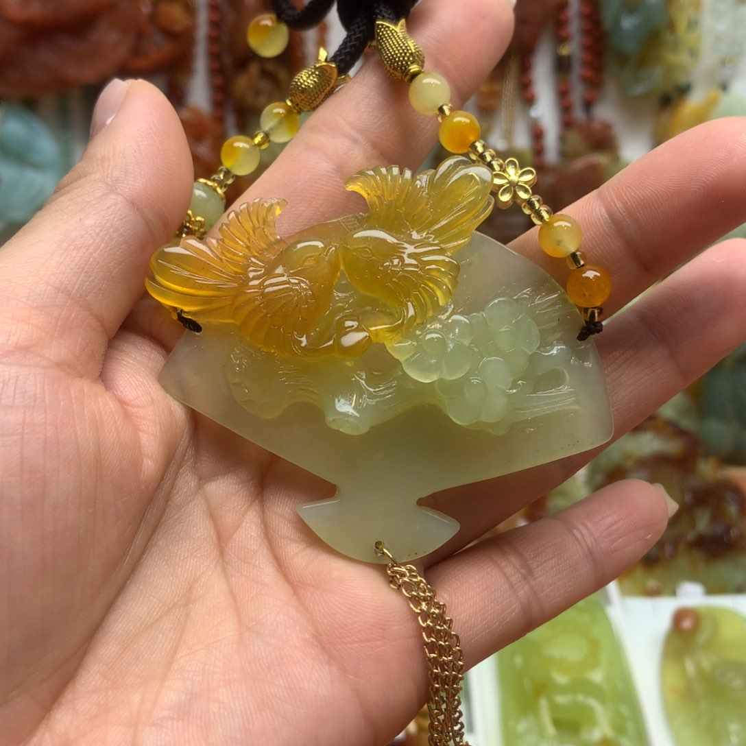 蛇纹石玉颈饰未镶嵌