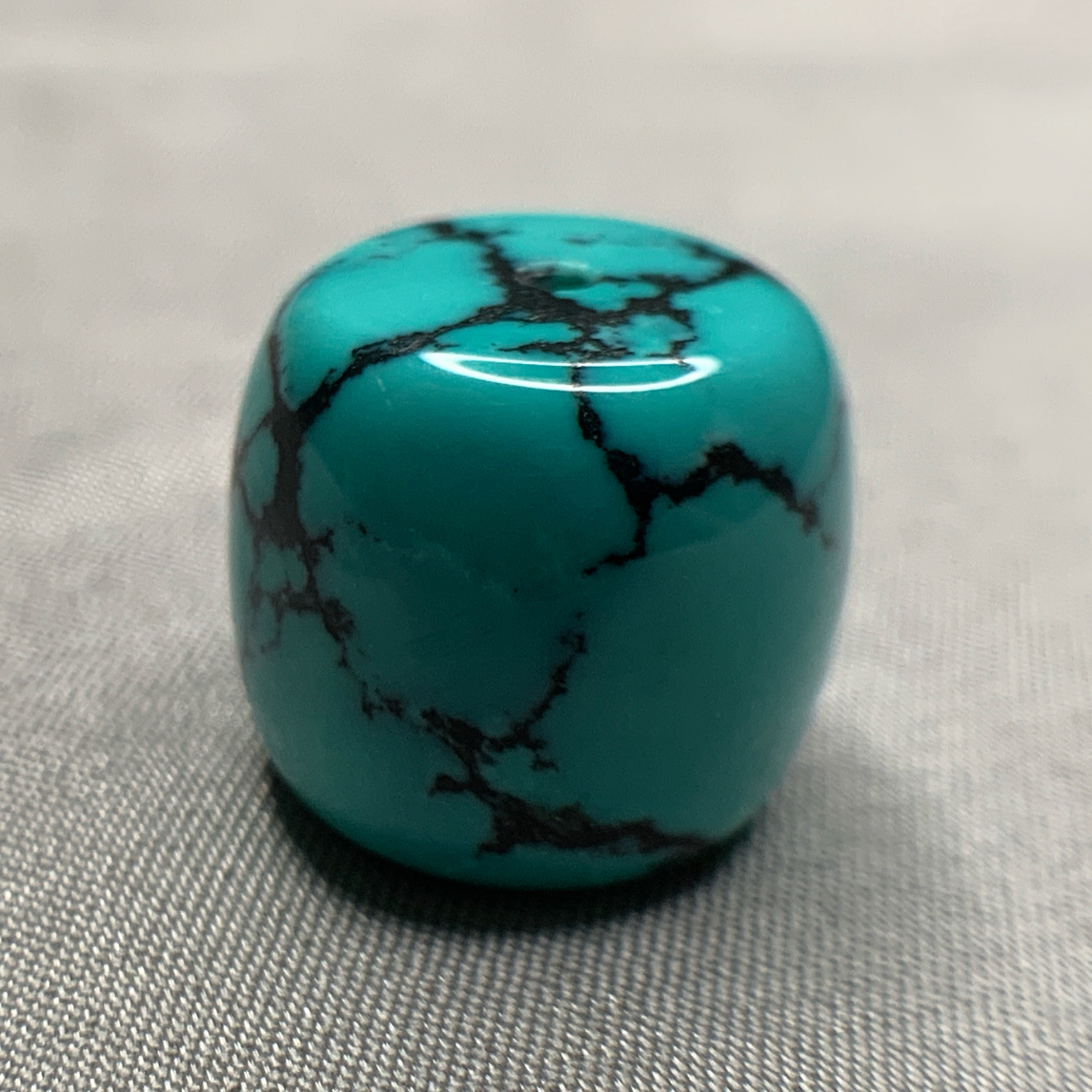 原矿绿松石直切墩子，尺寸16.5x14.7mm重7.65克