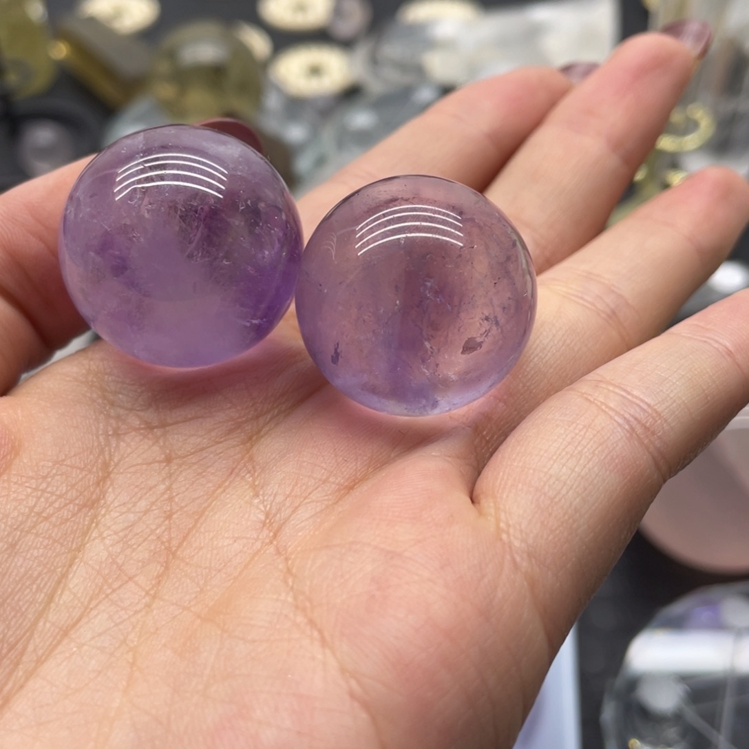 水晶90未镶嵌在**方紫水晶球