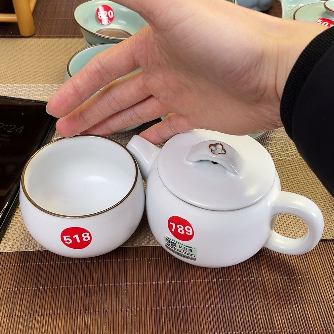 瓷片。。。。。。。。。。。。。