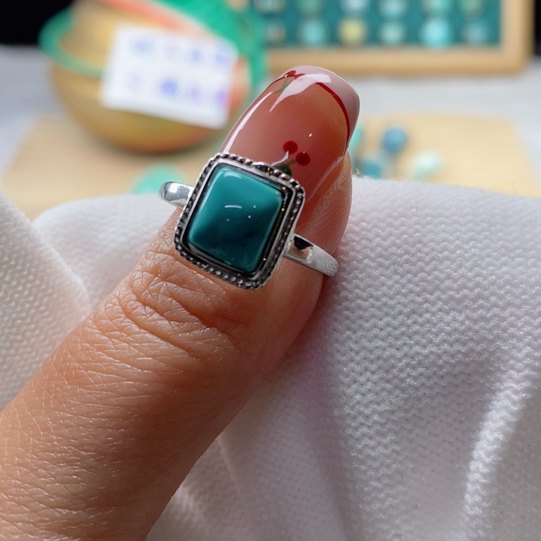 绿松石未镶嵌颈饰