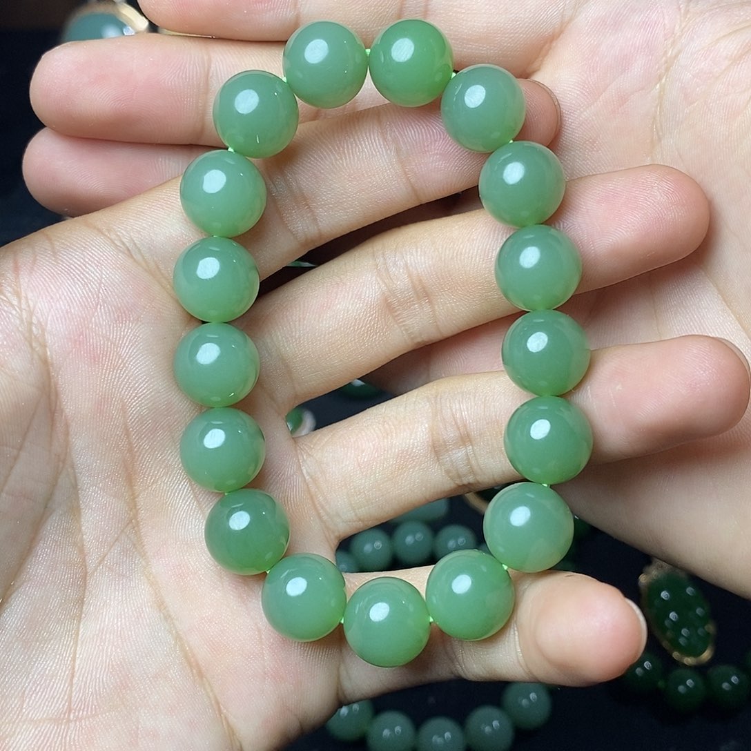 吊坠(不含链)18K金镶嵌和田玉（碧玉）