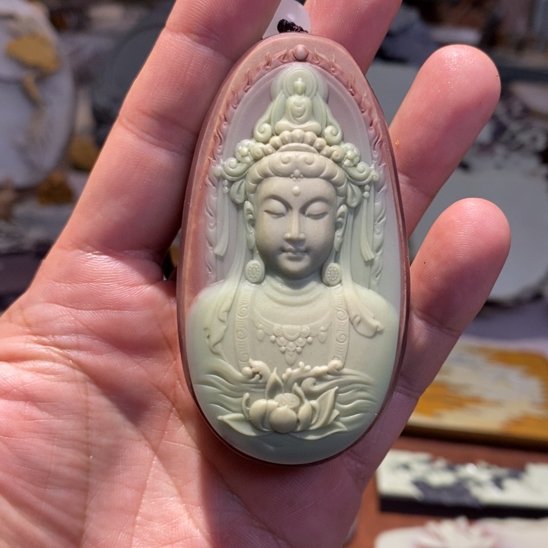 紫袍玉带石观音手把件作品