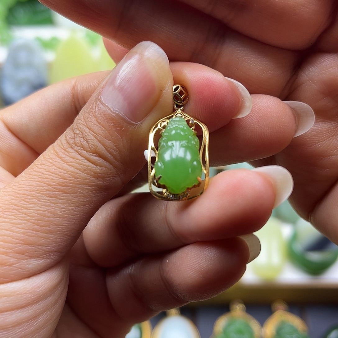 和田玉18K金镶嵌颈饰