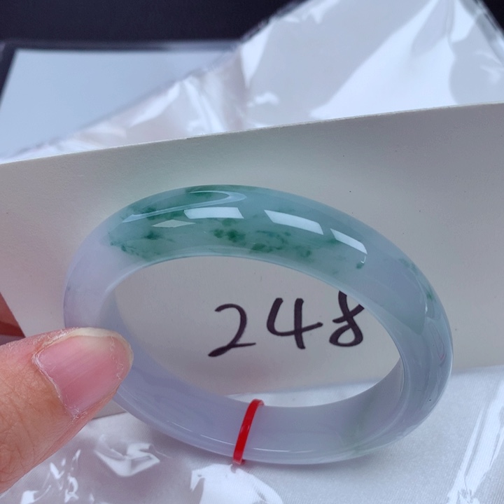 翡翠手镯未镶嵌翡翠