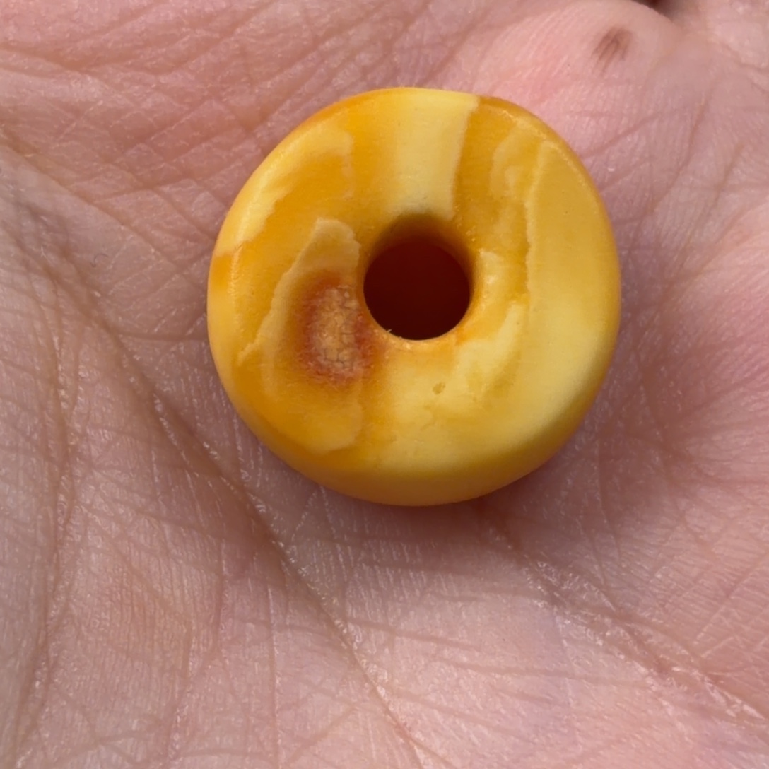 北***斗琥珀未镶嵌颈饰老蜜蜡