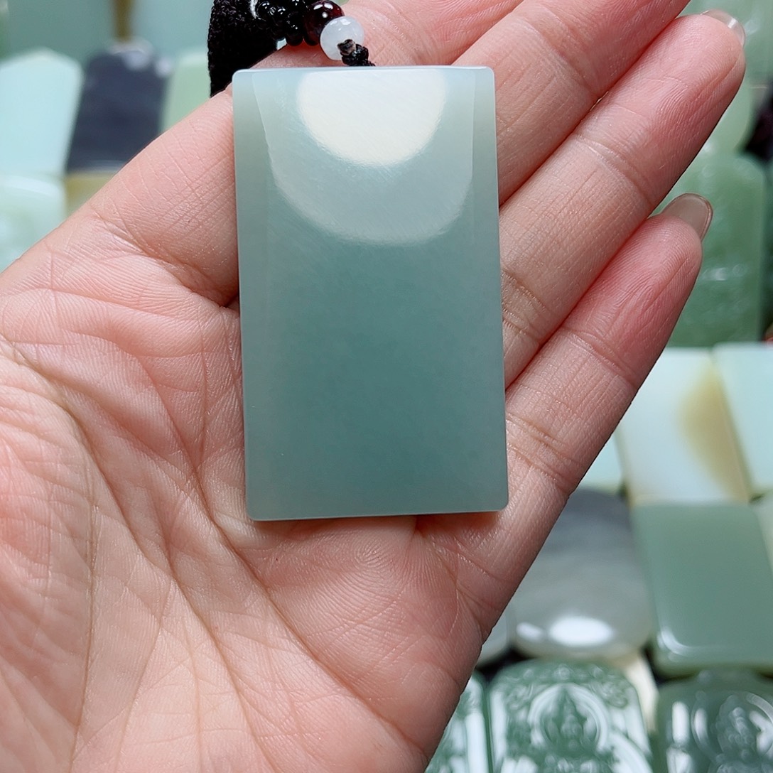 南***适和田玉（糖玉）未镶嵌颈饰