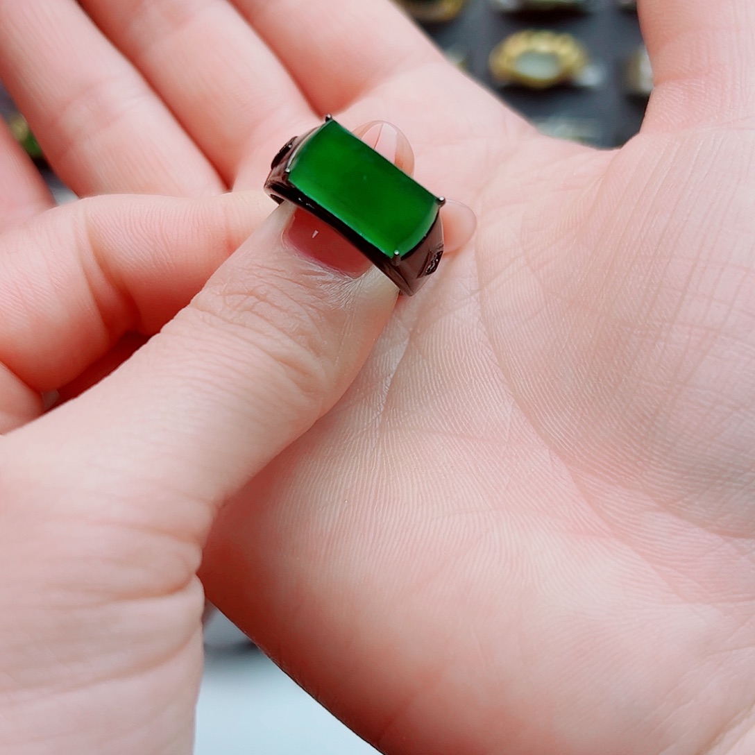 银S925镶嵌戒指翡翠其****e