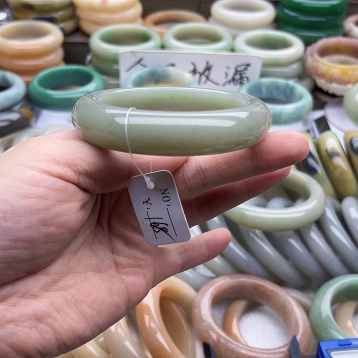 石英质玉手镯未镶嵌顺**然