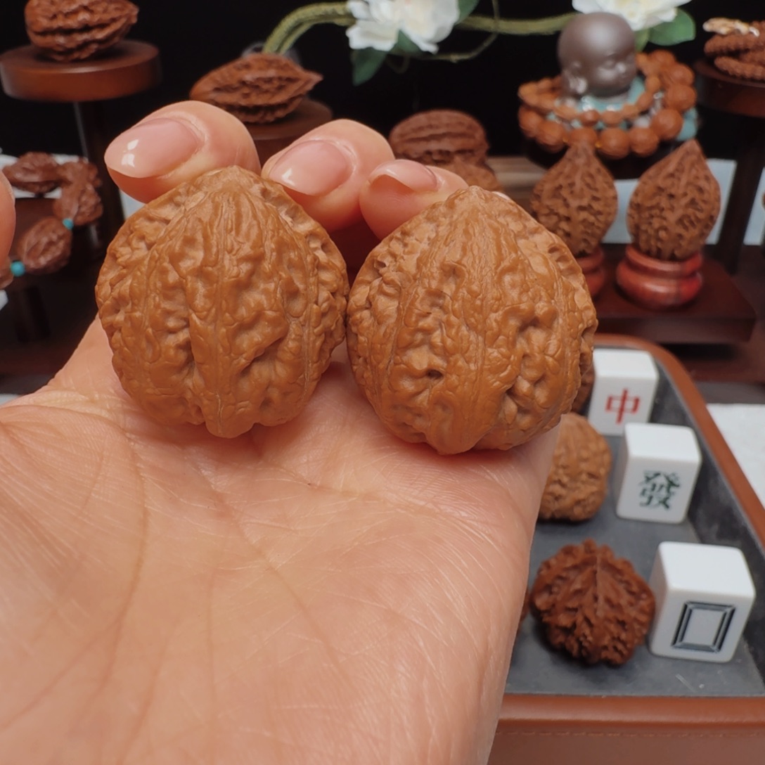 文玩核桃吊坠龙珠