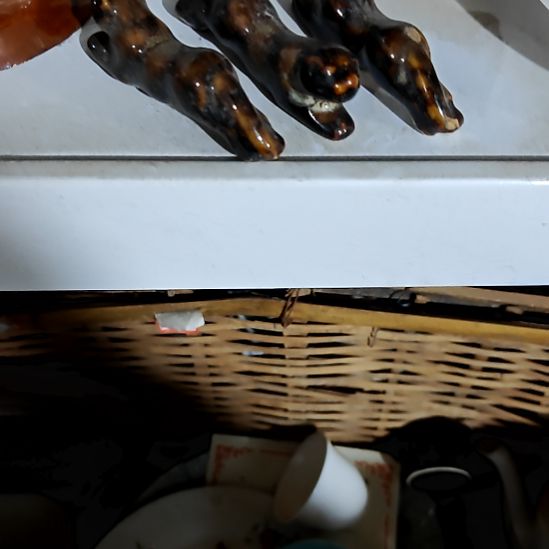 绿泥盘子碗茶壶啥都有