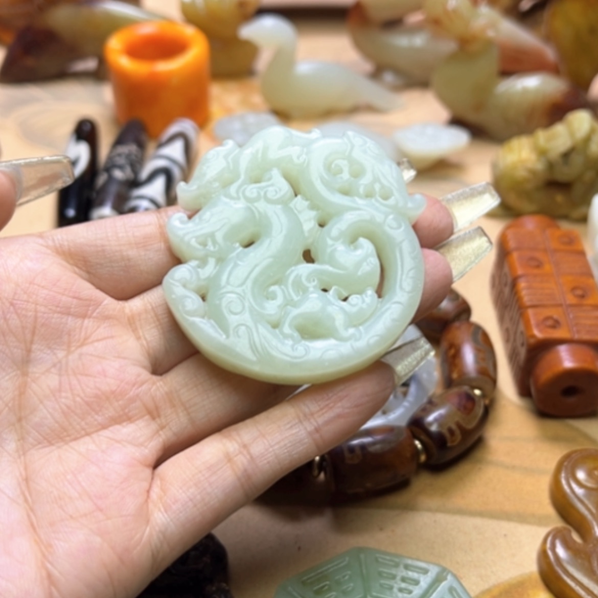 【闪购商品】蛇纹石玉颈饰未镶嵌