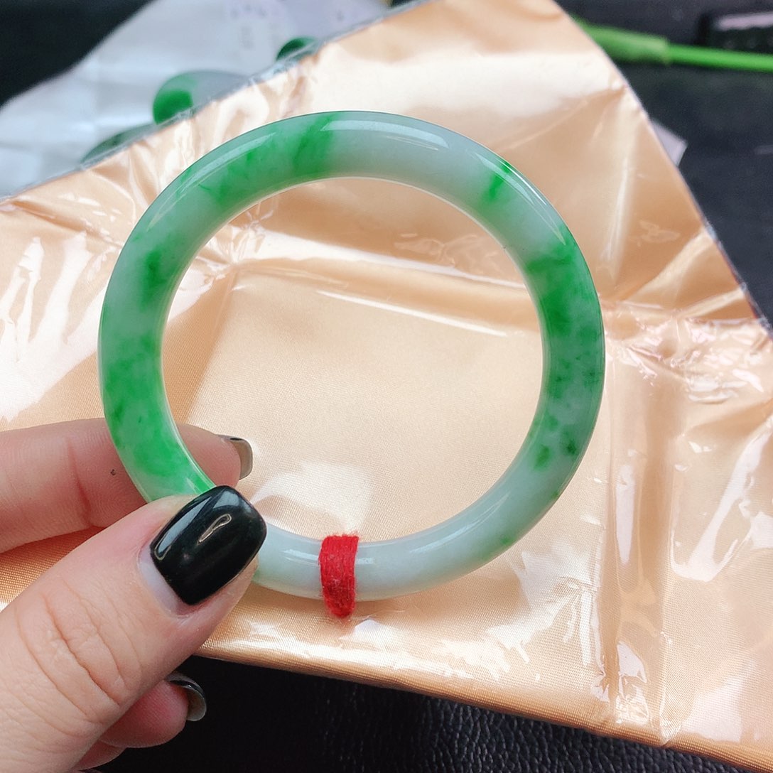 翡翠手镯（圆镯）未镶嵌880260