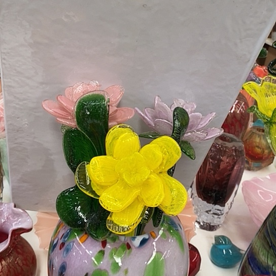 琉璃花瓶高45厘米宽9厘米