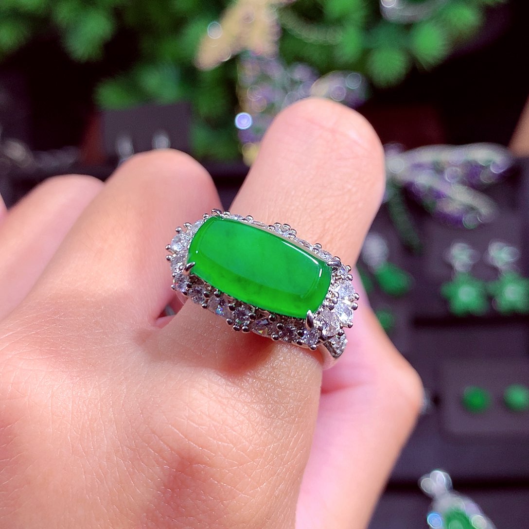 颈饰未镶嵌翡翠天然