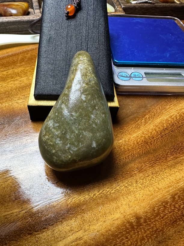 和田玉且模糖蓝调手把件196克