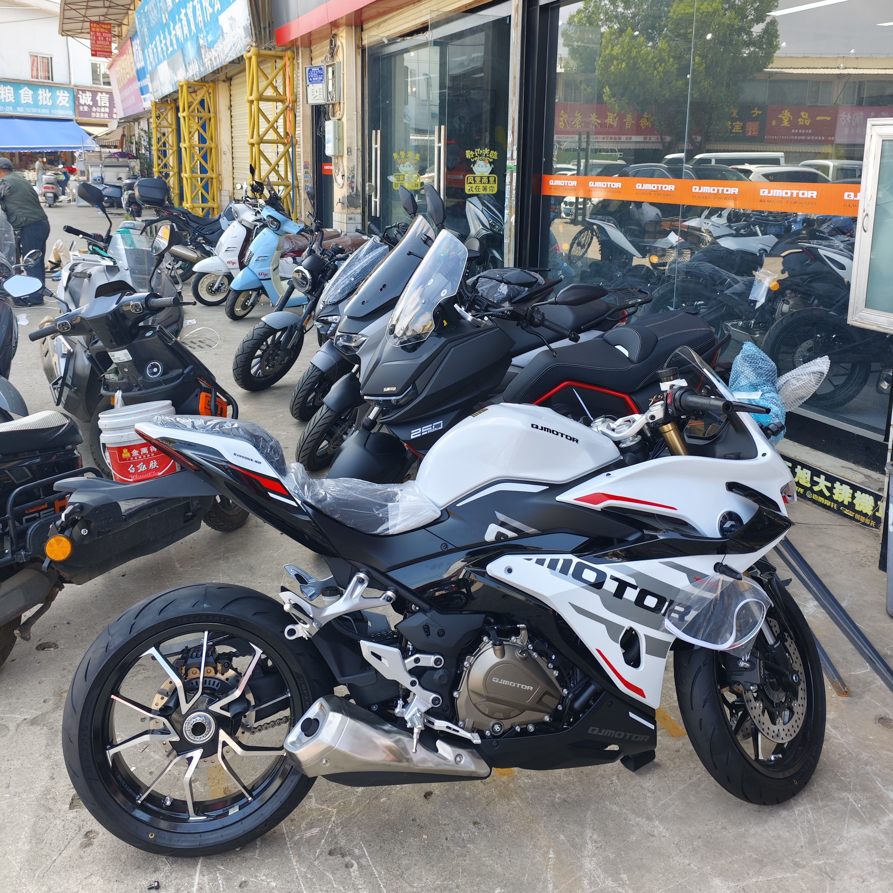 钱江qjmoto赛450摩托车机车仿赛支持分期