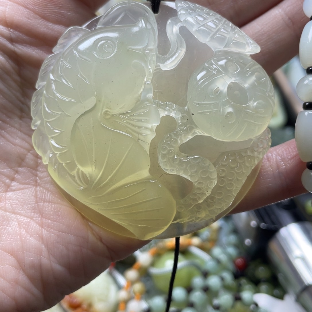 蛇纹石玉未镶嵌吊坠