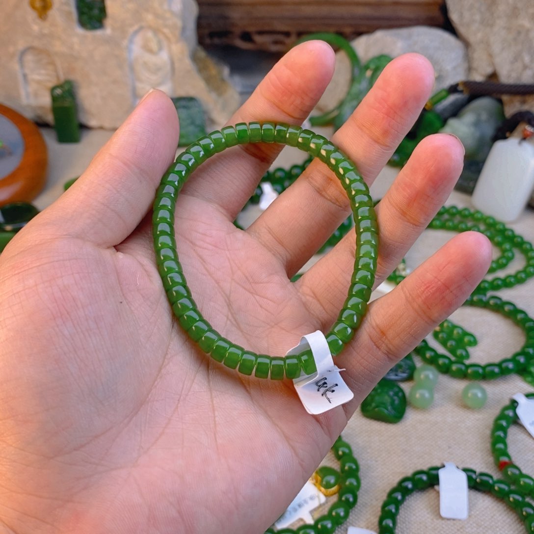 和田玉未镶嵌颈饰t****o