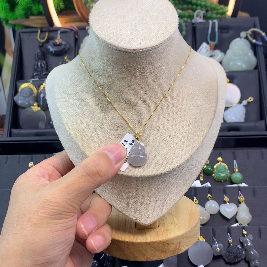 和田玉冰烟紫吊坠18K金镶嵌