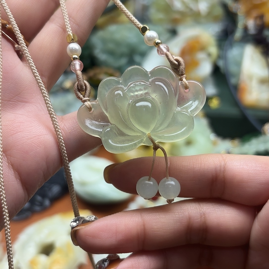 蛇纹石玉未镶嵌吊坠