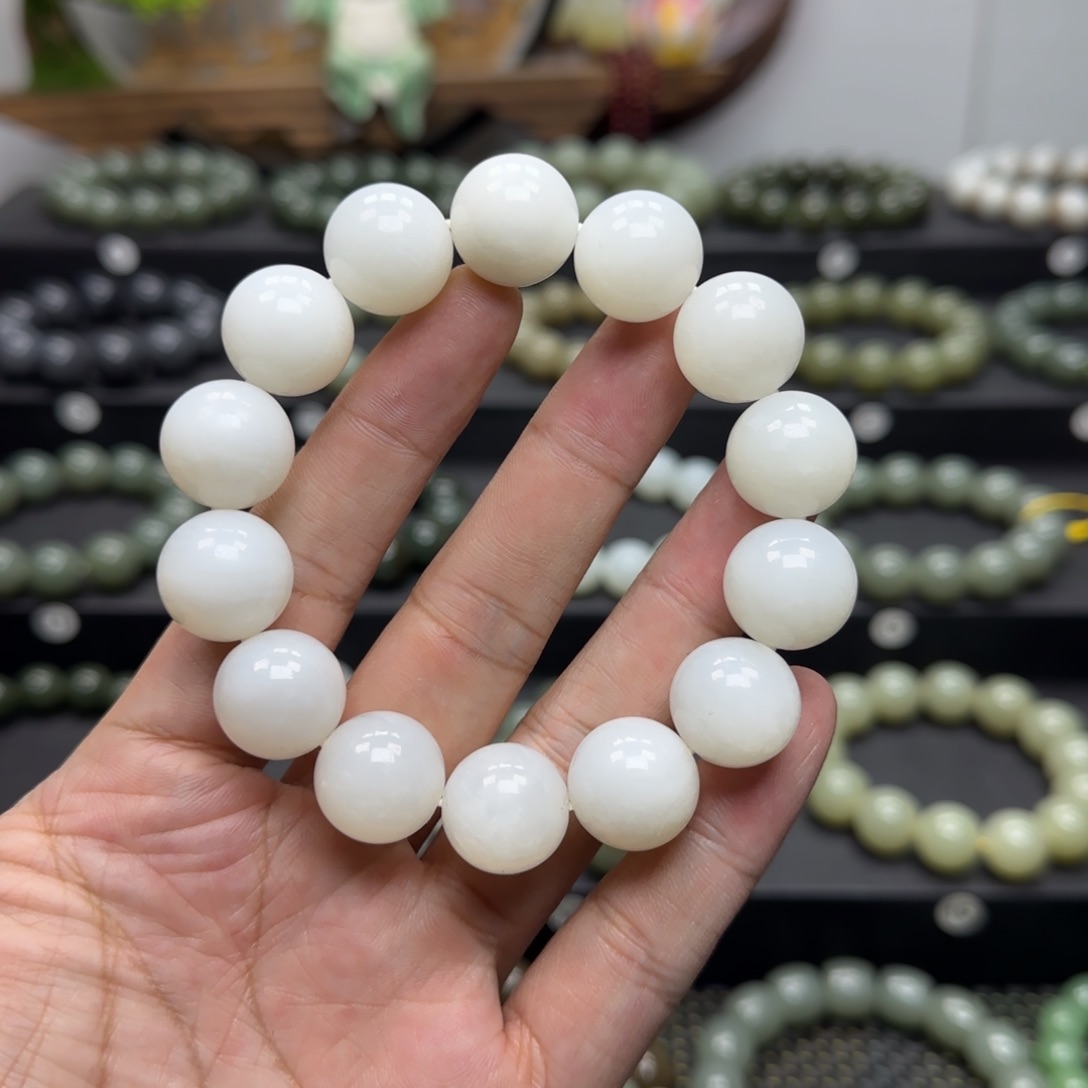 和田玉手链未镶嵌且末白有棉